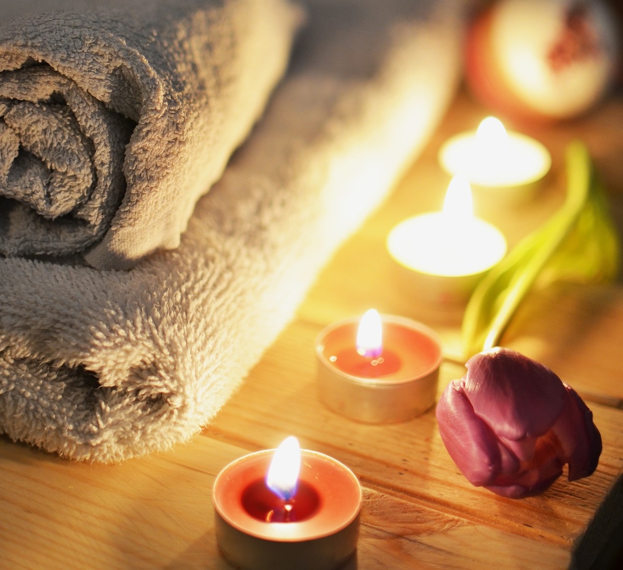 SPA ~ Candles and Towels (Pixabay)